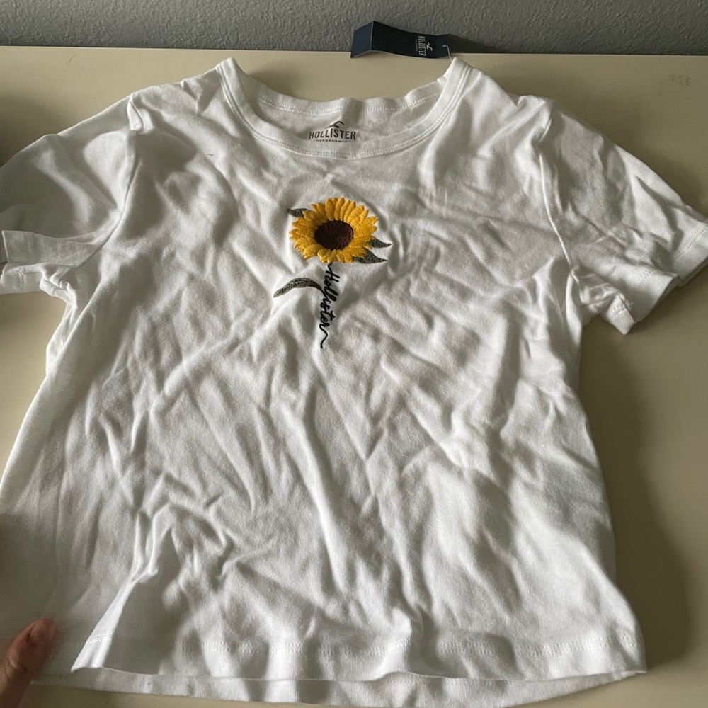 White flower Hollister top